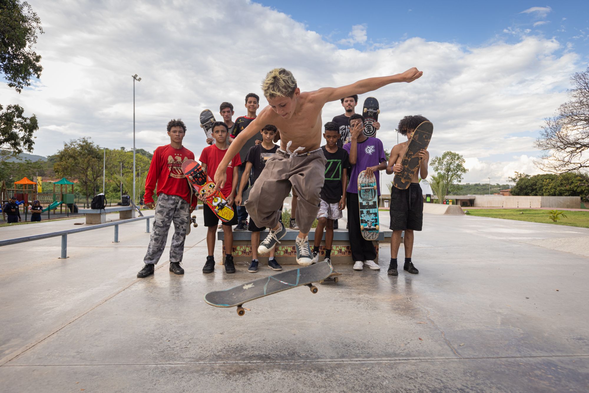 Cenas, Meninos de Skate na posta do Centro Cultural do Cariri.