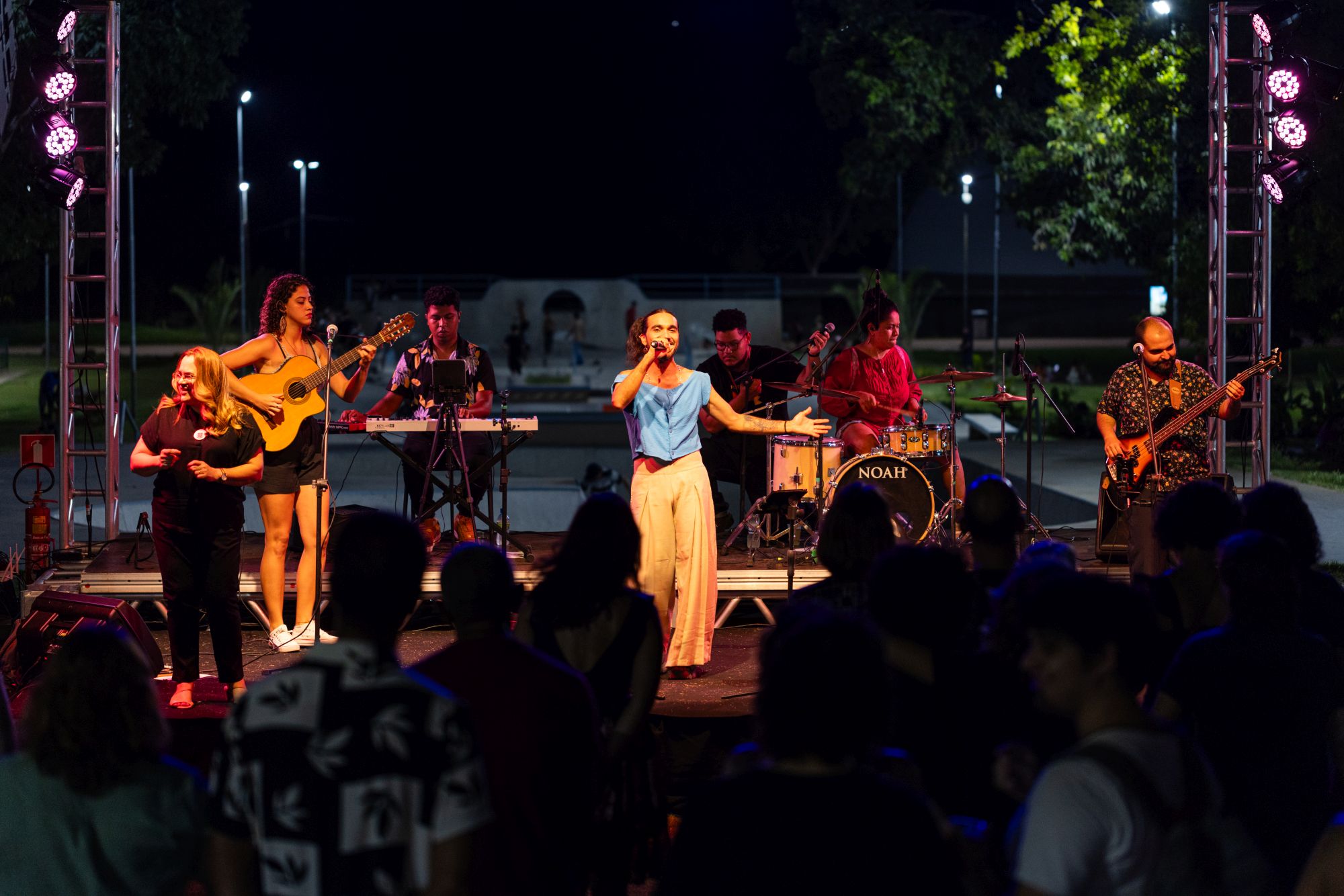 Show "Vislumbre" com Junú no parque do centro Cultural do Cariri.