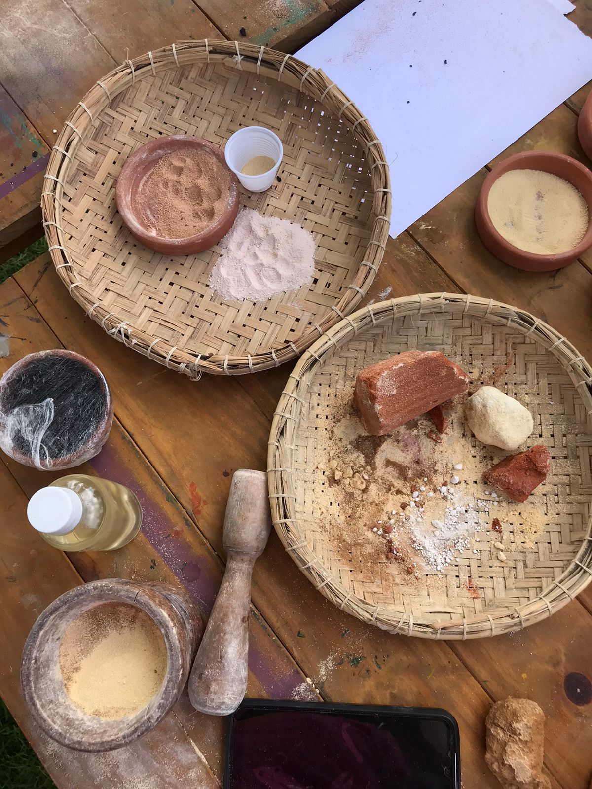 Curso Introdução à Pintura com Pigmentos Minerais e Vegetais